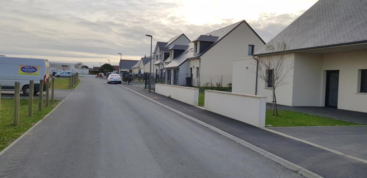 Sherman & Willy Jeep - 2 Maisons De Vacances, 4min A Pied De La - Parking Prive - Wifi Gratuit - Terrasse - Calme Holiday home *