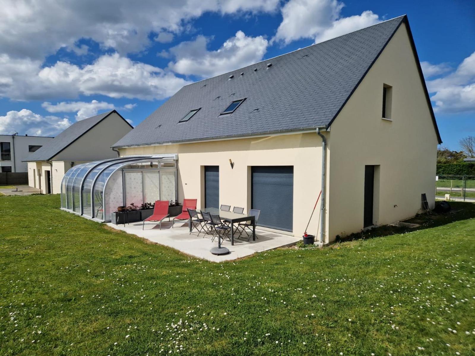 Sherman & Willy Jeep - 2 Maisons De Vacances, 4min A Pied De La - Parking Prive - Wifi Gratuit - Terrasse - Calme Holiday home