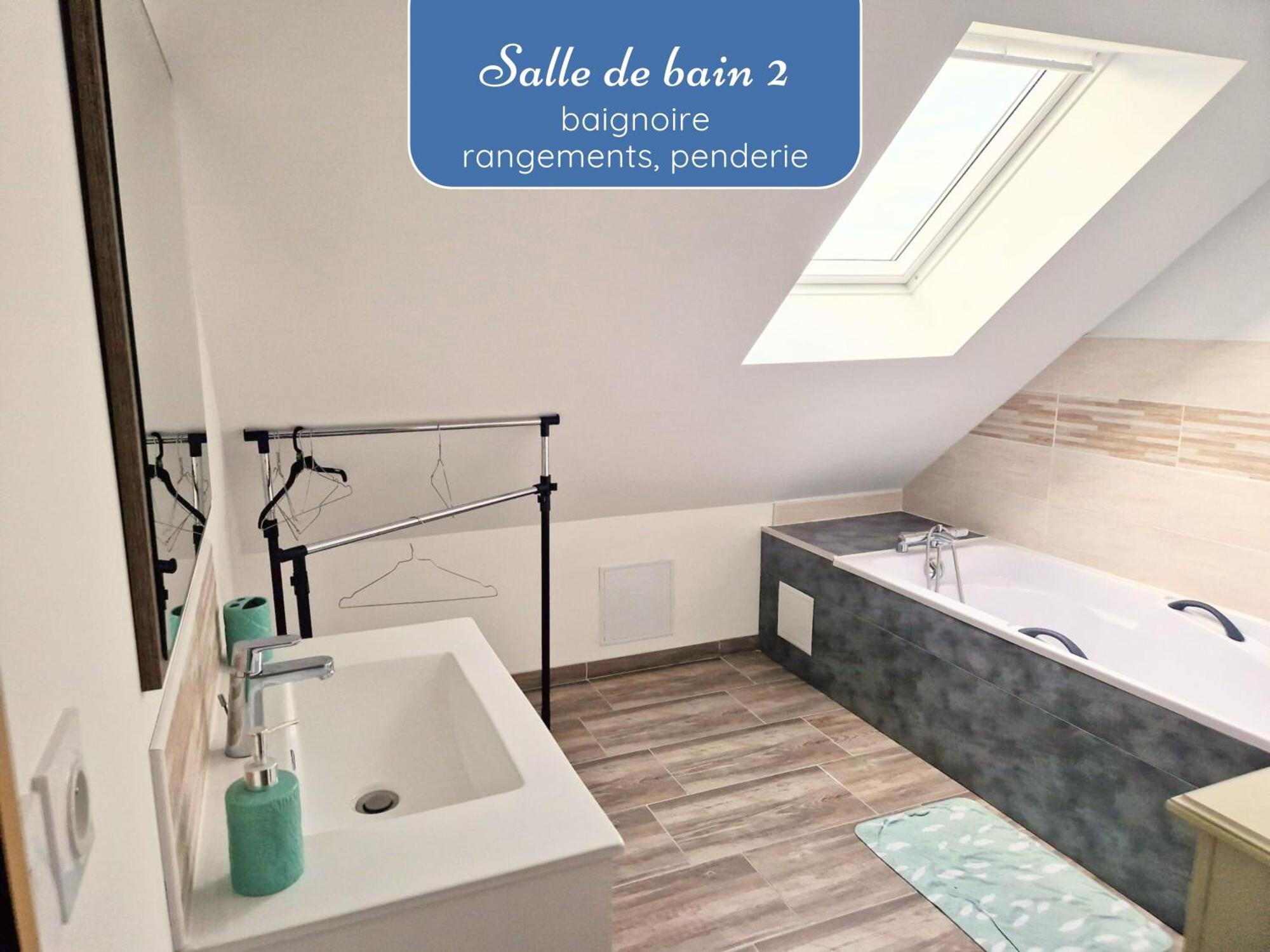 Sherman & Willy Jeep - 2 Maisons De Vacances, 4min A Pied De La - Parking Prive - Wifi Gratuit - Terrasse - Calme Holiday home Saint-Come-de-Fresne