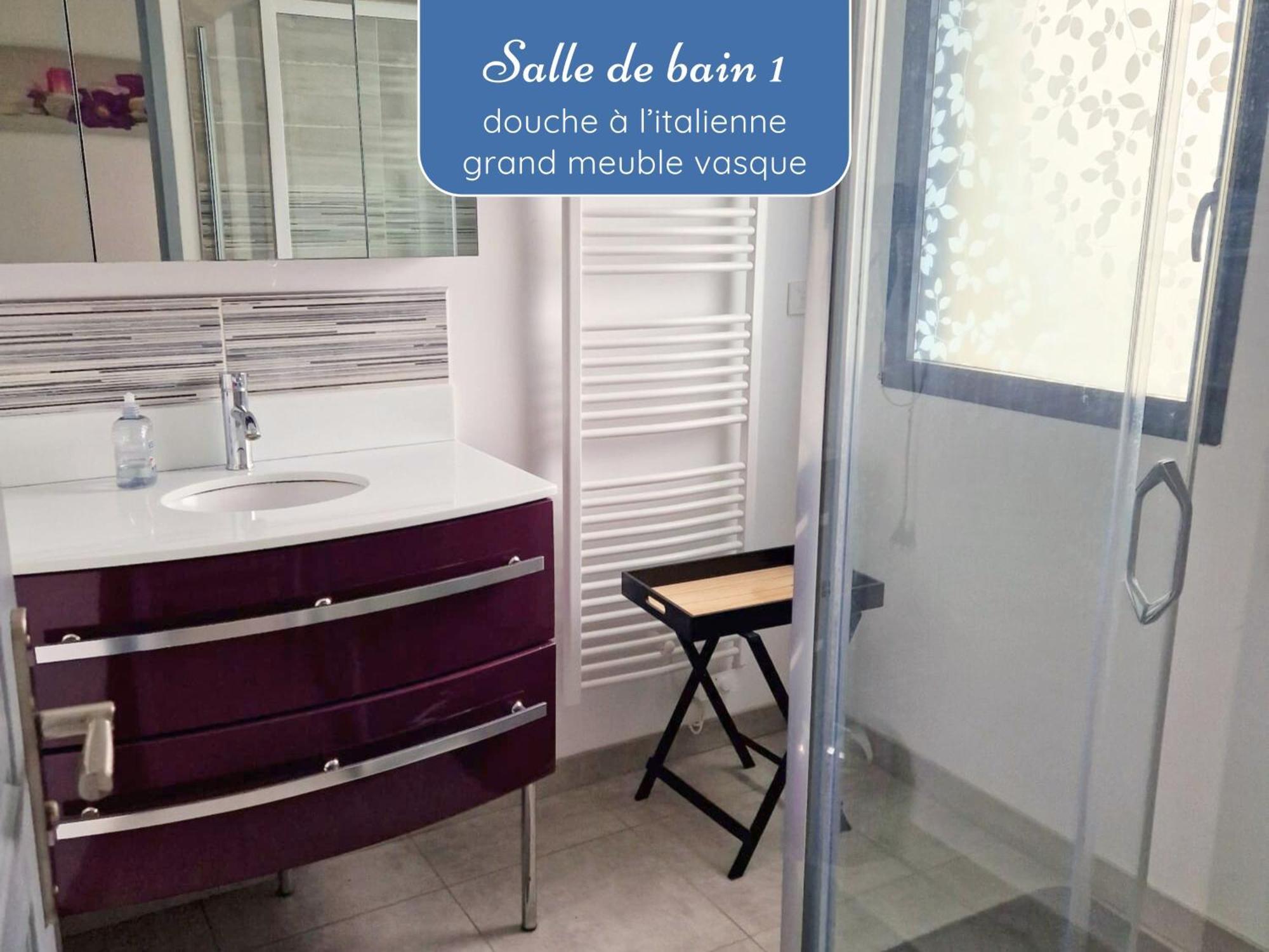 Holiday home Sherman & Willy Jeep - 2 Maisons De Vacances, 4min A Pied De La - Parking Prive - Wifi Gratuit - Terrasse - Calme Saint-Come-de-Fresne
