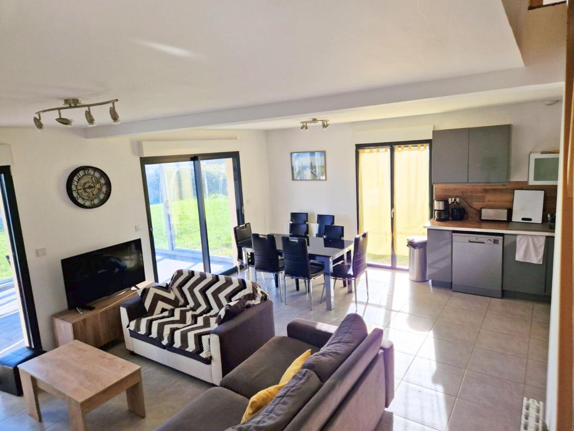 Sherman & Willy Jeep - 2 Maisons De Vacances, 4min A Pied De La - Parking Prive - Wifi Gratuit - Terrasse - Calme Holiday home *