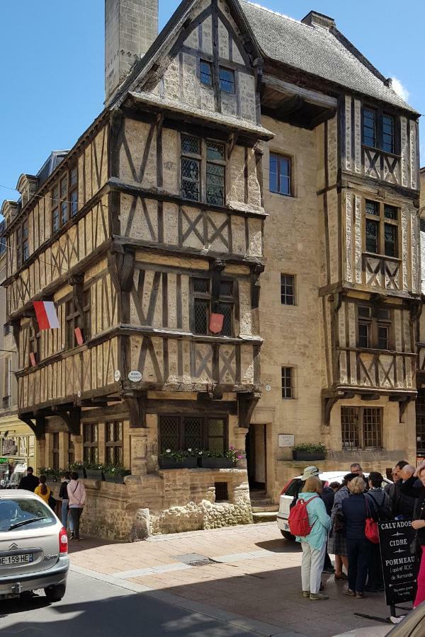 Holiday home Ideal Famille&groupe D'amis - 4min A Pied De La - Parking Prive - Wifi Gratuit - Terrasse - Calme - Draps Et Serviettes Fournis *
