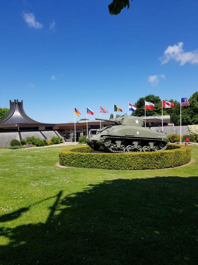 Sherman & Willy Jeep - 2 Maisons De Vacances, 4min A Pied De La - Parking Prive - Wifi Gratuit - Terrasse - Calme