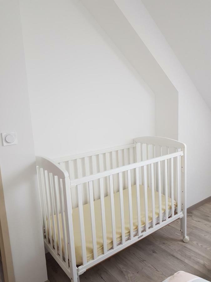 Sherman & Willy Jeep - 2 Maisons De Vacances, 4min A Pied De La - Parking Prive - Wifi Gratuit - Terrasse - Calme Holiday home
