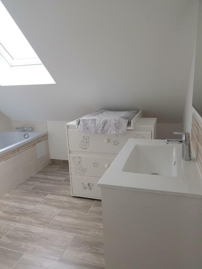 Ideal Famille&groupe D'amis - 4min A Pied De La - Parking Prive - Wifi Gratuit - Terrasse - Calme - Draps Et Serviettes Fournis Saint-Come-de-Fresne
